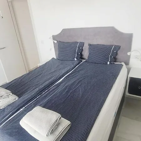 Delightful 2 Bed, Pueblo Evita Benalmádena